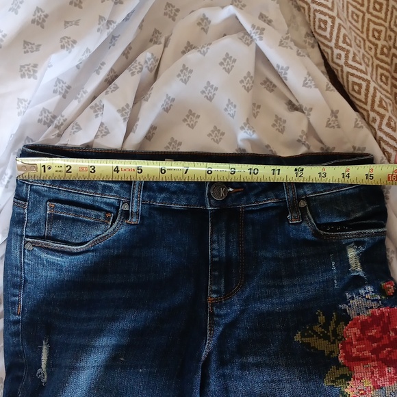 Kut from the Kloth Women's Blue Floral Embroidered Jeans Size 4. Beautiful. - Picture 9 of 10